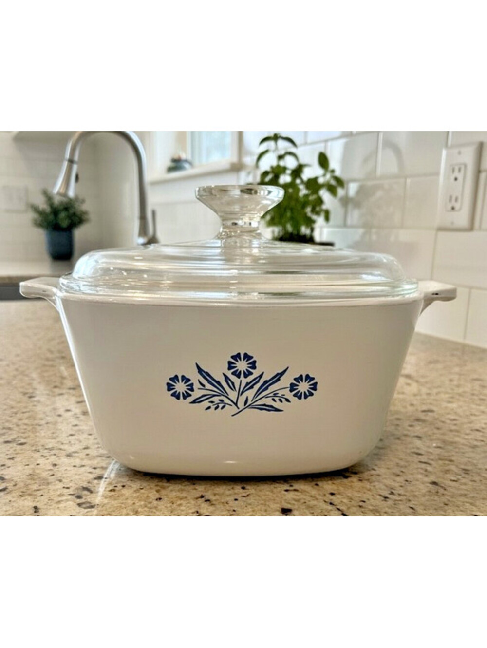 Vintage Corning Ware Blue Cornflower 7 Cup Casserole P-1¾-B with Glass Lid